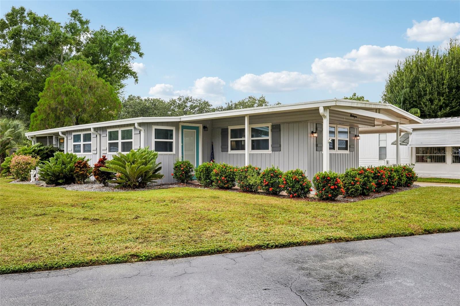 Welcome to this beautifully remodeled 2 bedroom, 2 bathroom home in the heart of Auburndale’s sought-after 55+ community. Nestled on a corner lot with serene water views, this 792 sq. ft. gem offers modern upgrades and a relaxed Florida lifestyle.
Inside, you’ll love the open floor plan, stone countertops, soft-close cabinets, and stylish laminate flooring throughout. The additional storage room adds function, while the private dock provides direct access to the lake — perfect for morning coffee or evening sunsets.
Community amenities include a clubhouse, pool, shuffleboard, and docks on both Lake Arietta and Lake Ariana, making every day feel like a vacation.