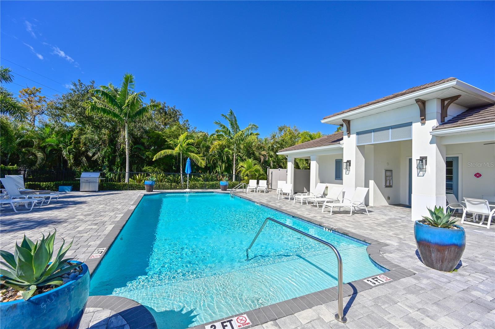 SANDHILL LAKE - Residential