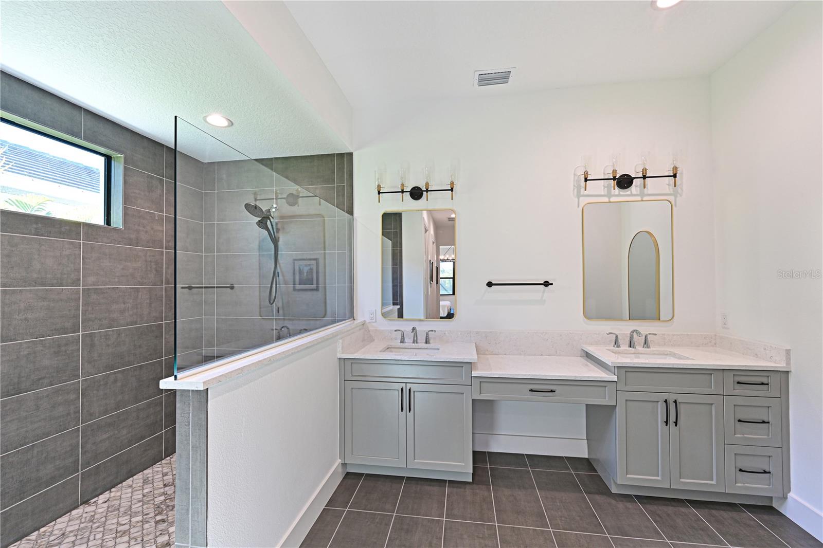 SANDHILL LAKE - Residential