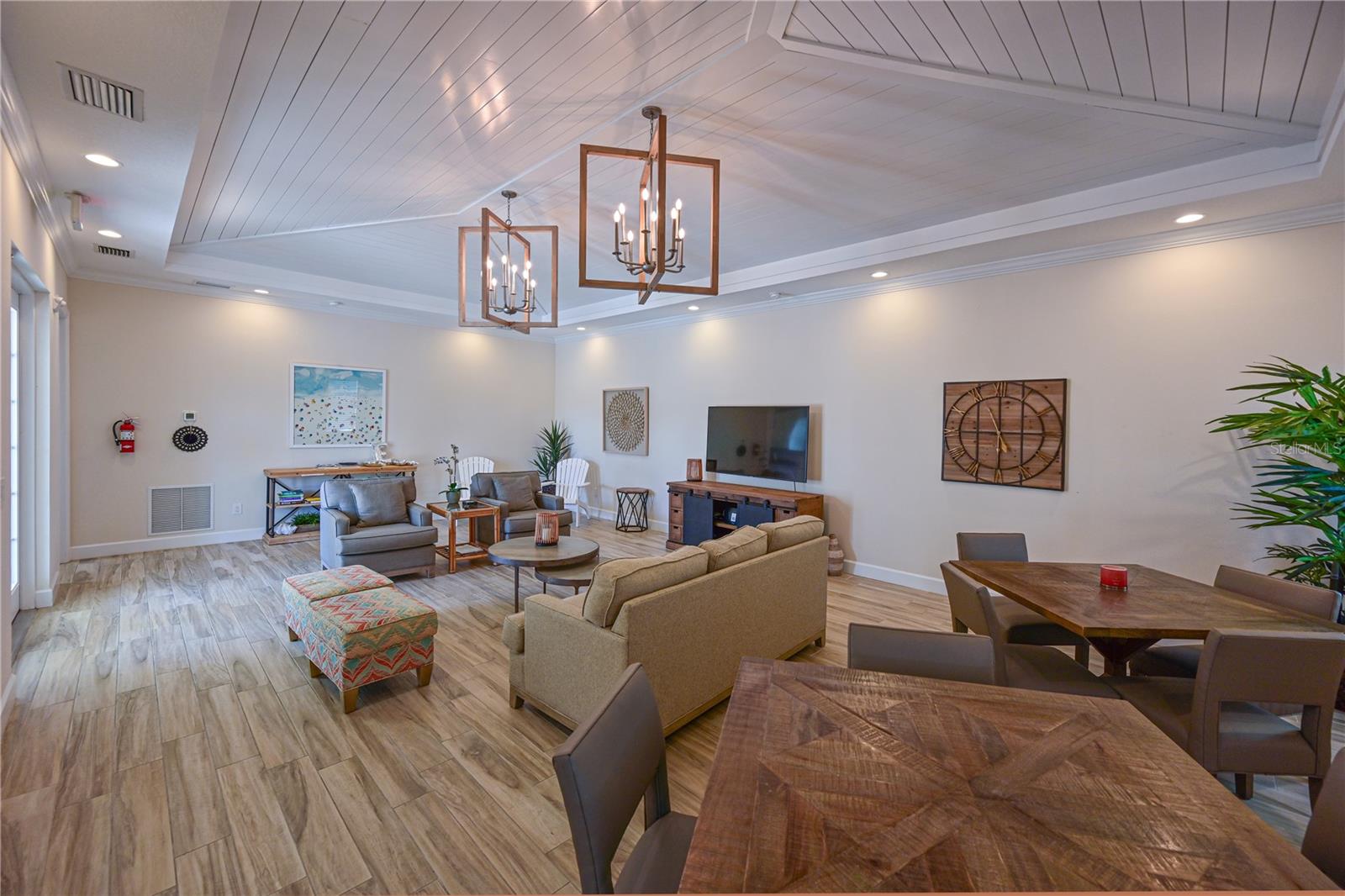 SANDHILL LAKE - Residential