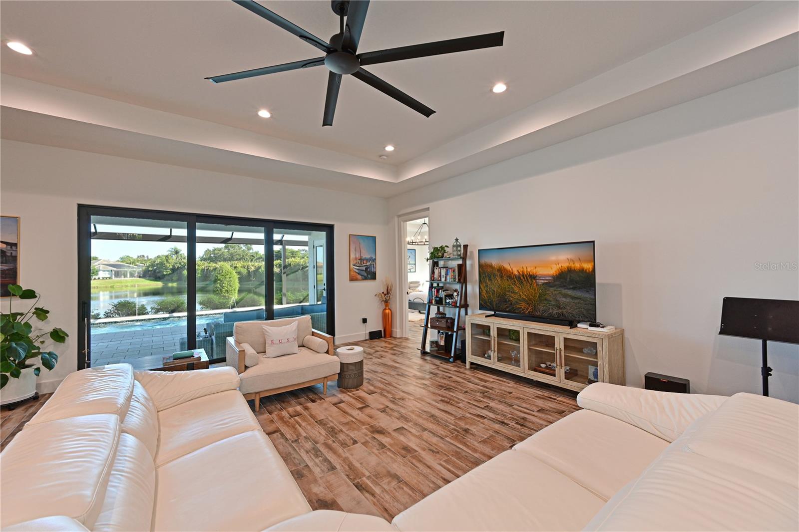 SANDHILL LAKE - Residential