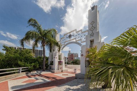 A home in LONGBOAT KEY