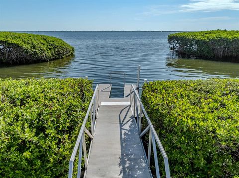 A home in LONGBOAT KEY