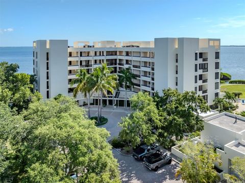 A home in LONGBOAT KEY