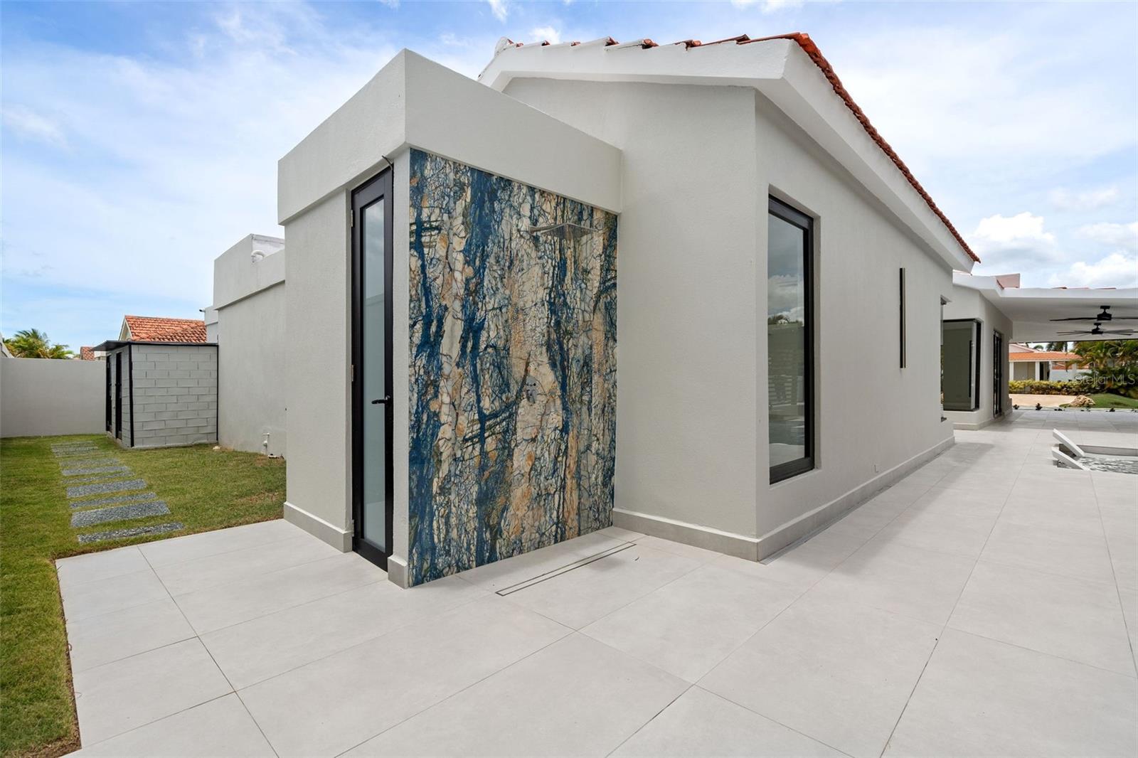 URB SABANERA - Residential