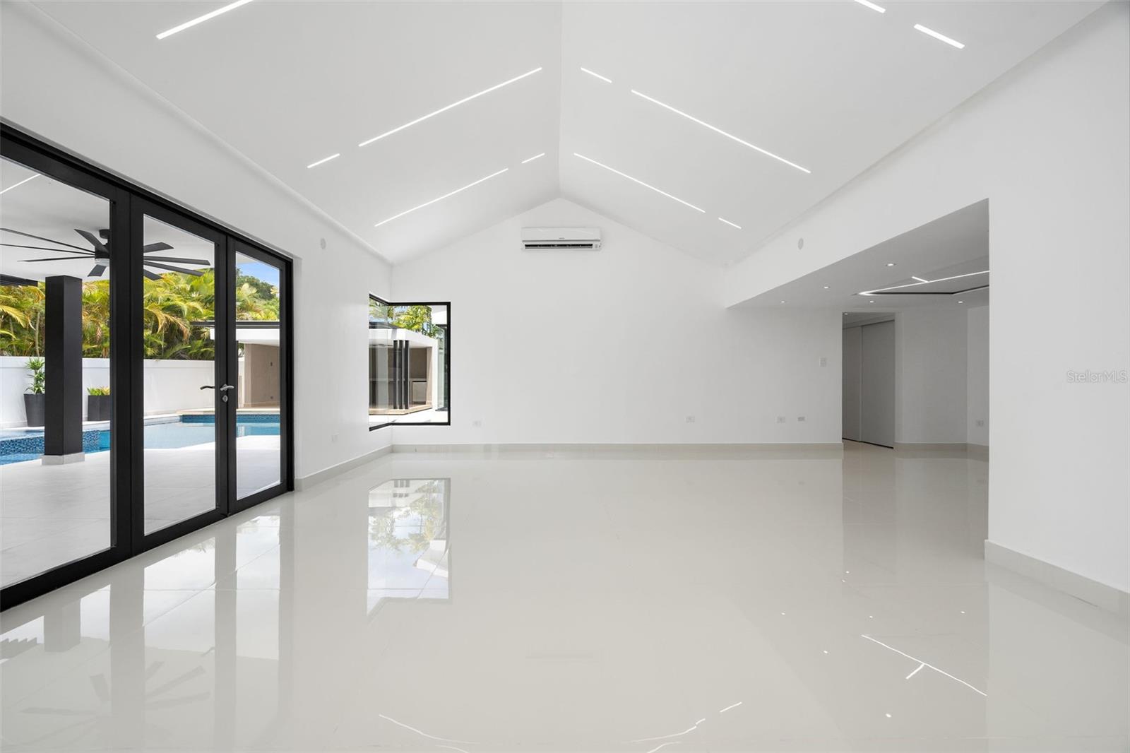 URB SABANERA - Residential