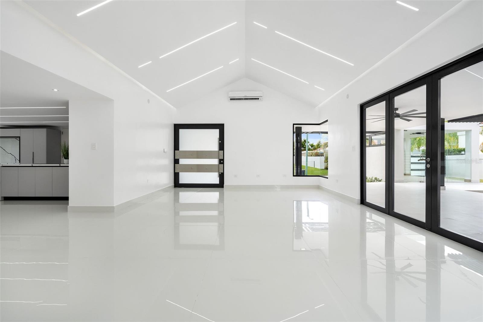 URB SABANERA - Residential