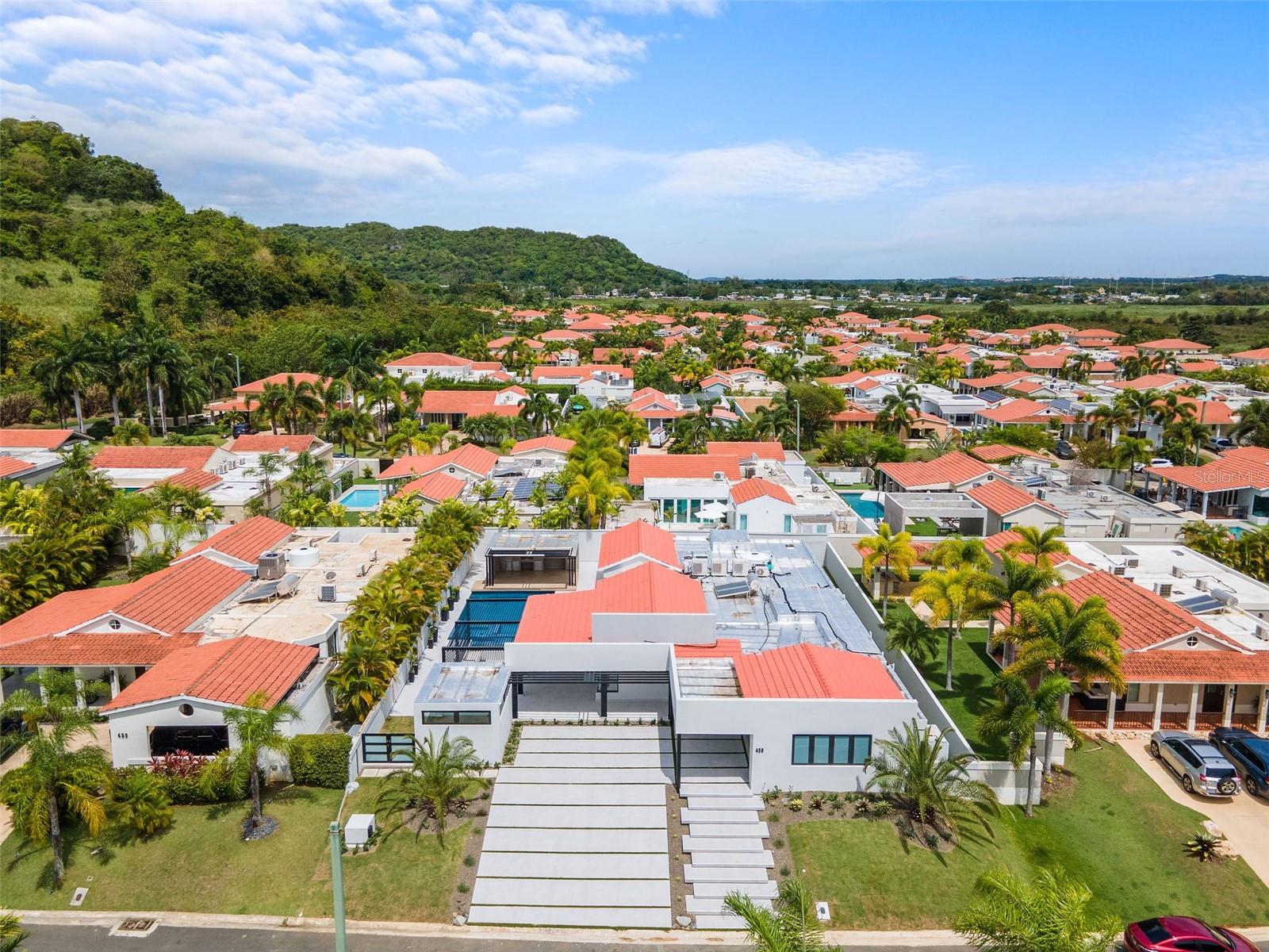 URB SABANERA - Residential