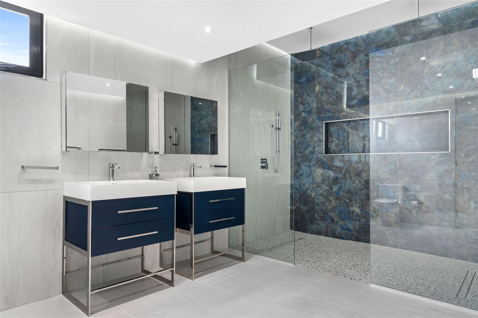 URB SABANERA - Residential