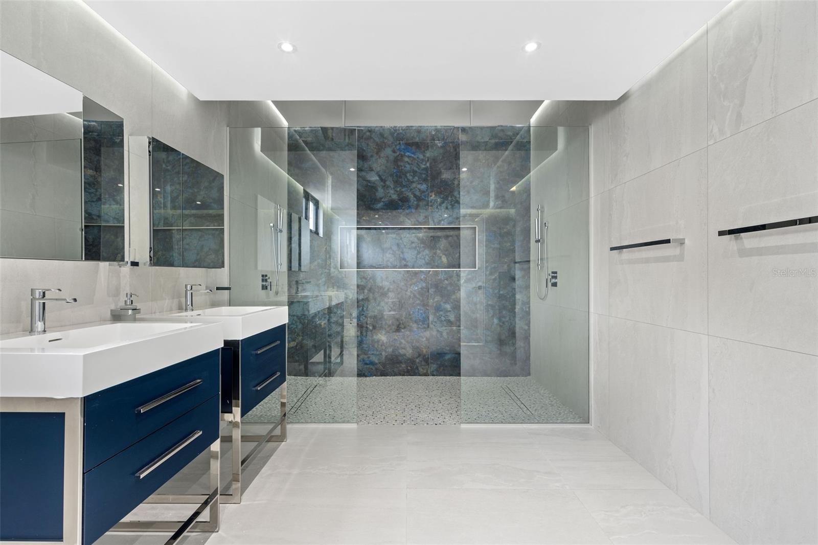 URB SABANERA - Residential