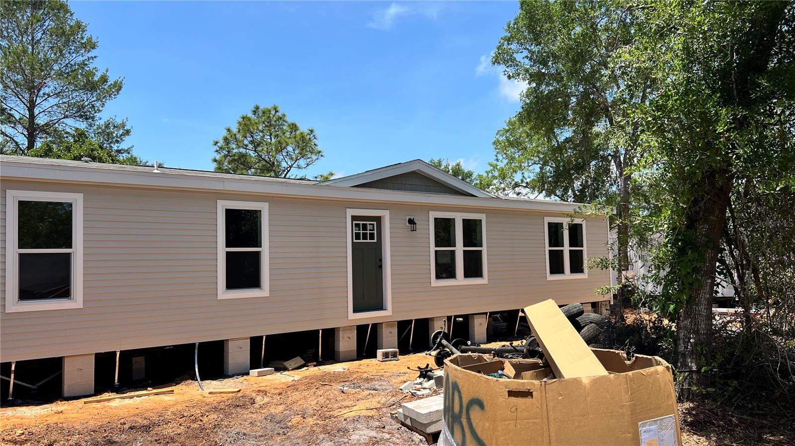 10040 LAKE DRIVE