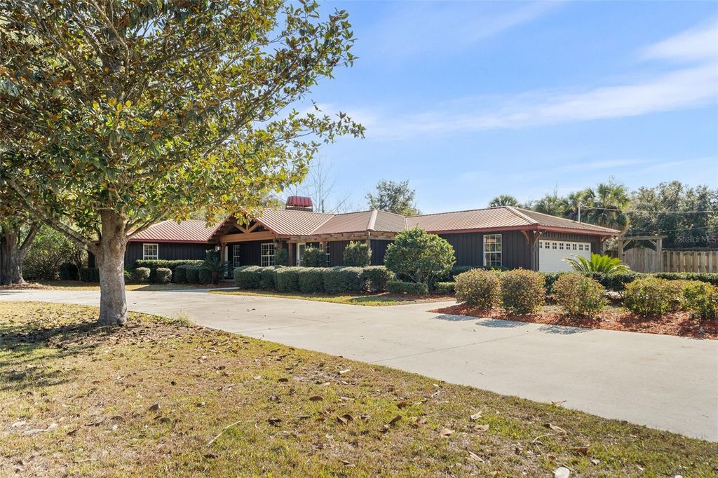 Photo of 137 SW Meadow Terrace, Lake City, FL 32024 (MLS # GC536154)