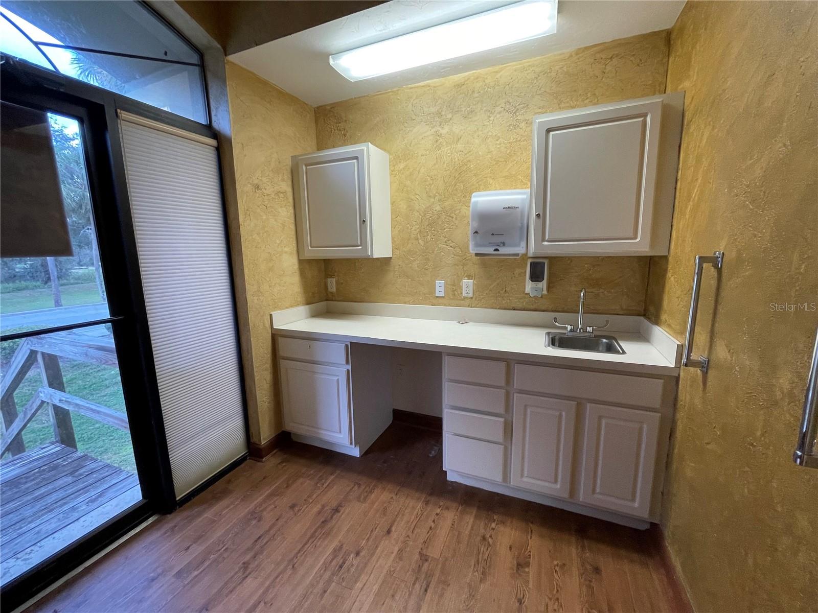 ACREAGE & UNREC - Commercial Lease