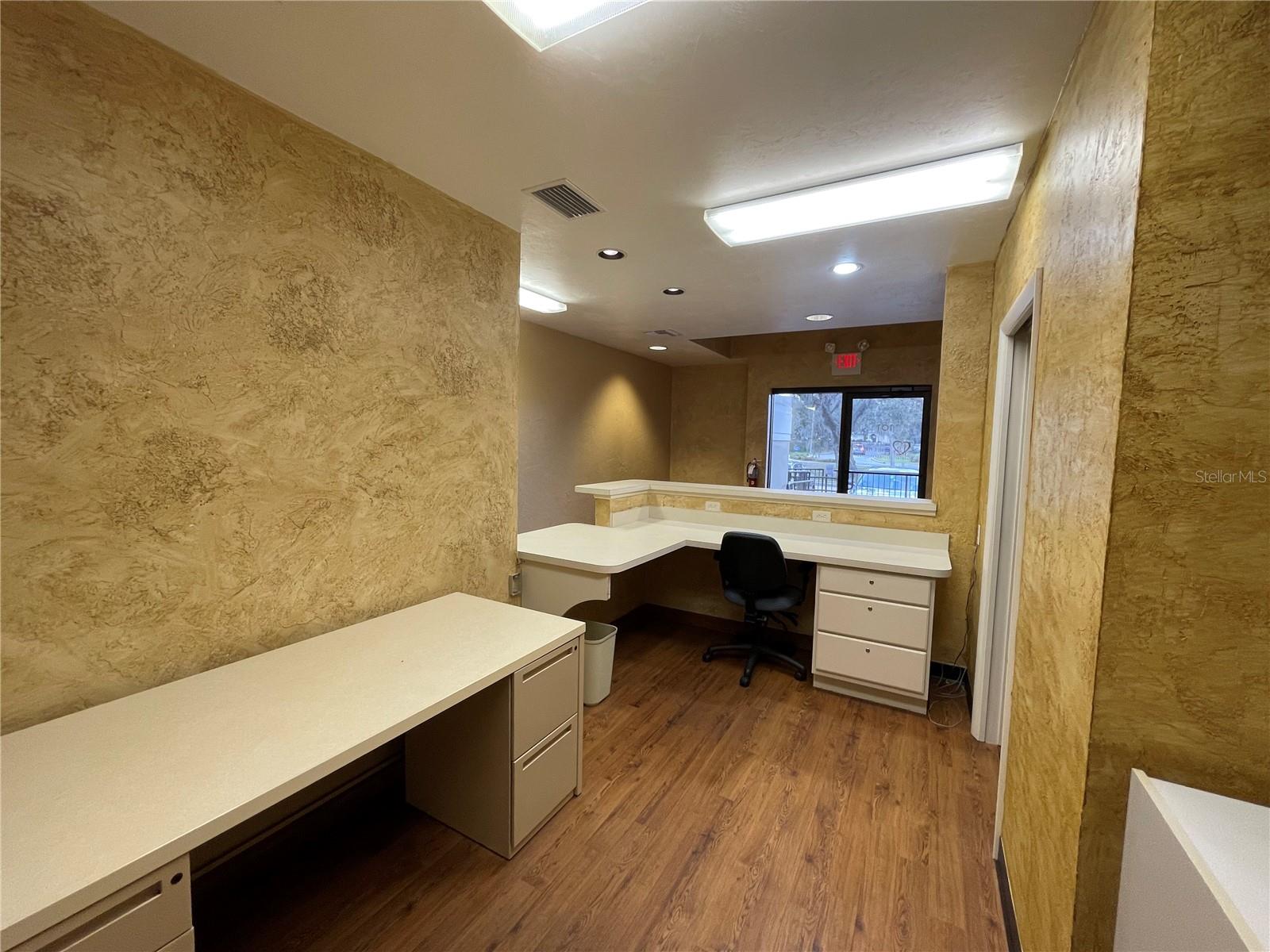 ACREAGE & UNREC - Commercial Lease