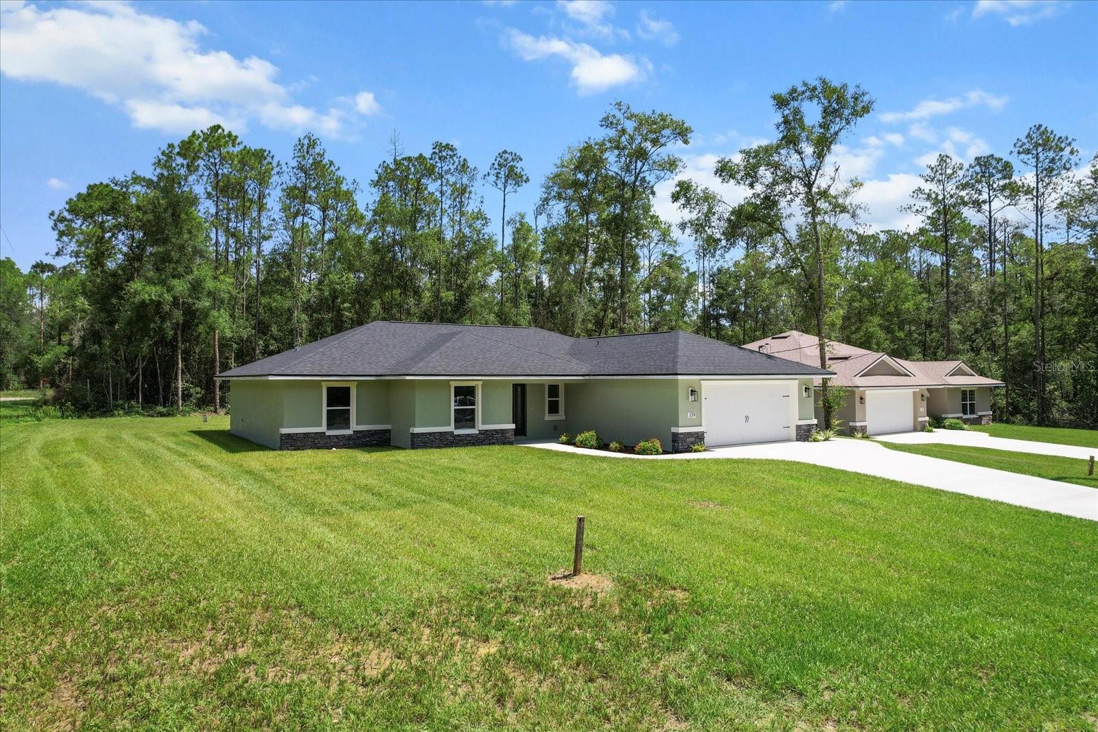 339 E ENFIELD LANE