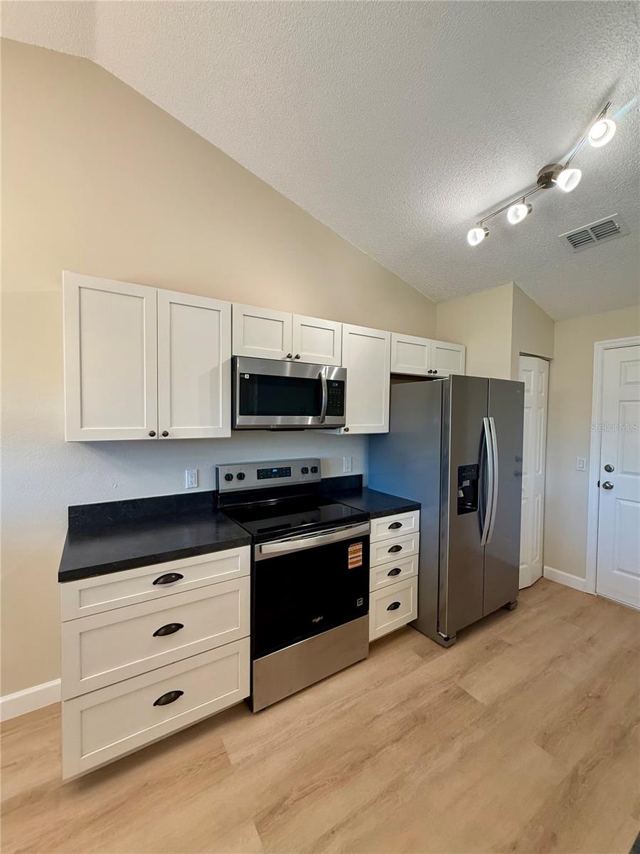 CENTRE LAKE - Residential