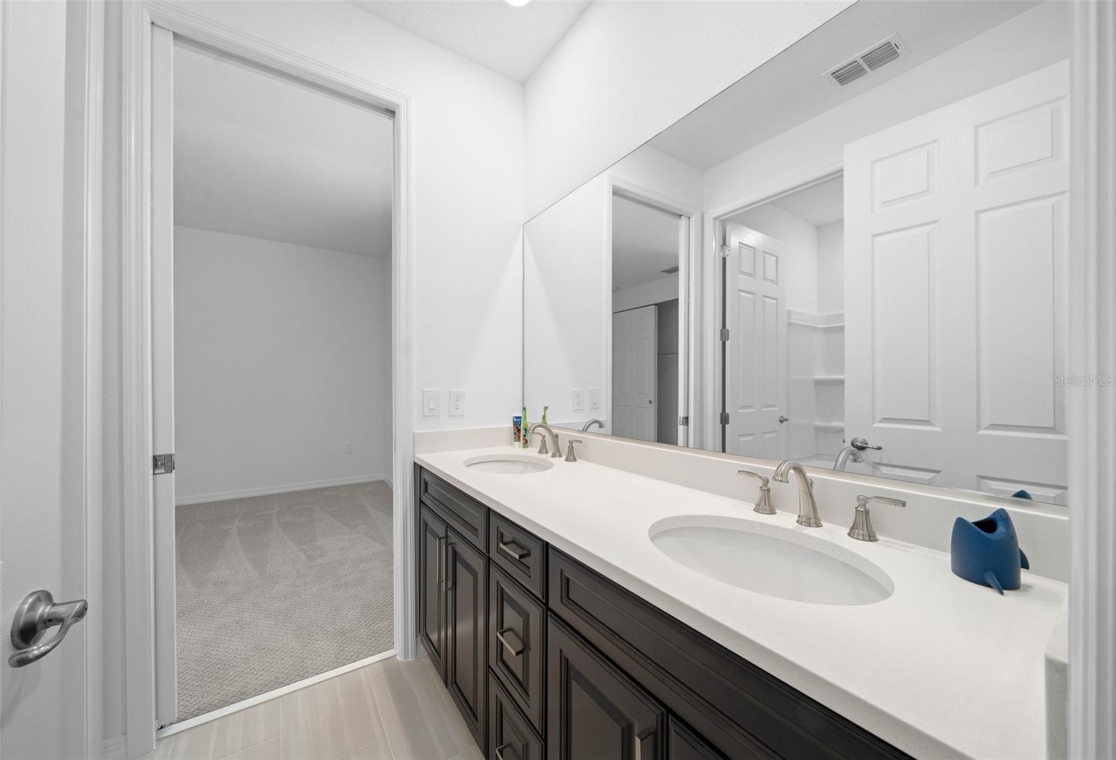 CALESA TOWNSHIP ROAN HILLS PH - Residential