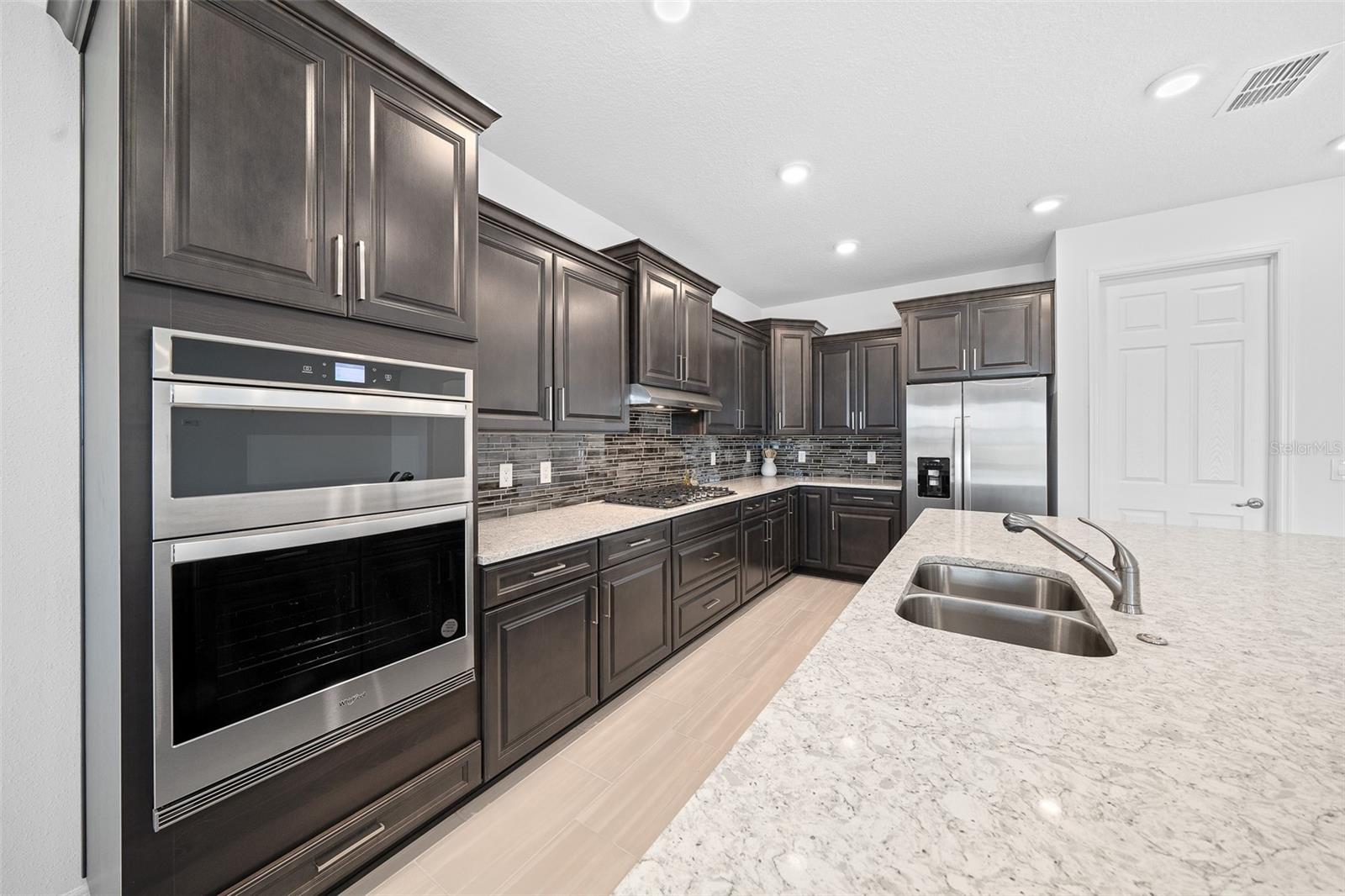 CALESA TOWNSHIP ROAN HILLS PH - Residential