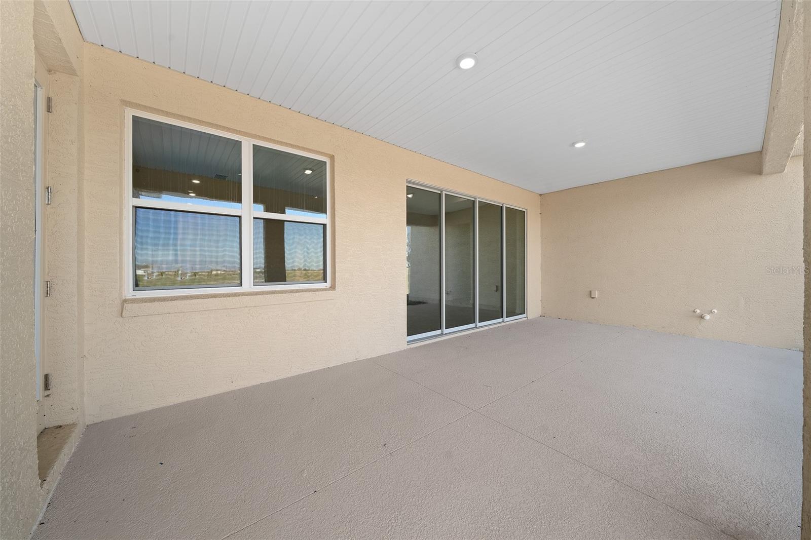 CALESA TOWNSHIP ROAN HILLS PH - Residential