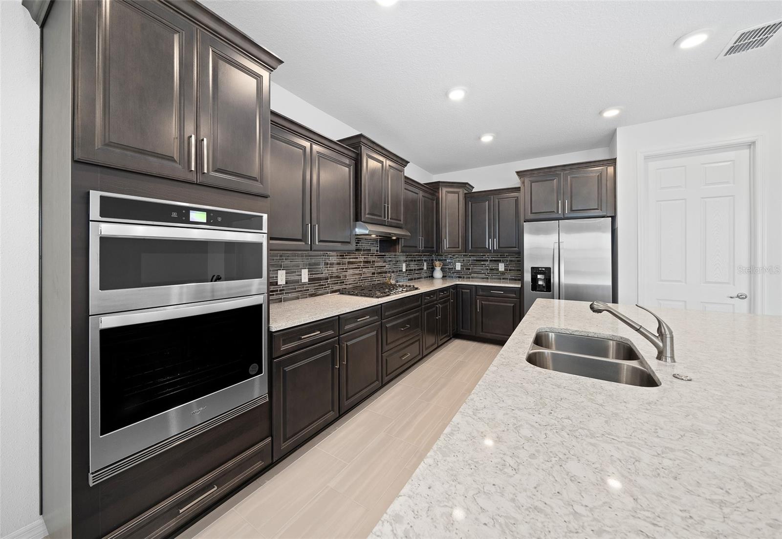 CALESA TOWNSHIP ROAN HILLS PH - Residential