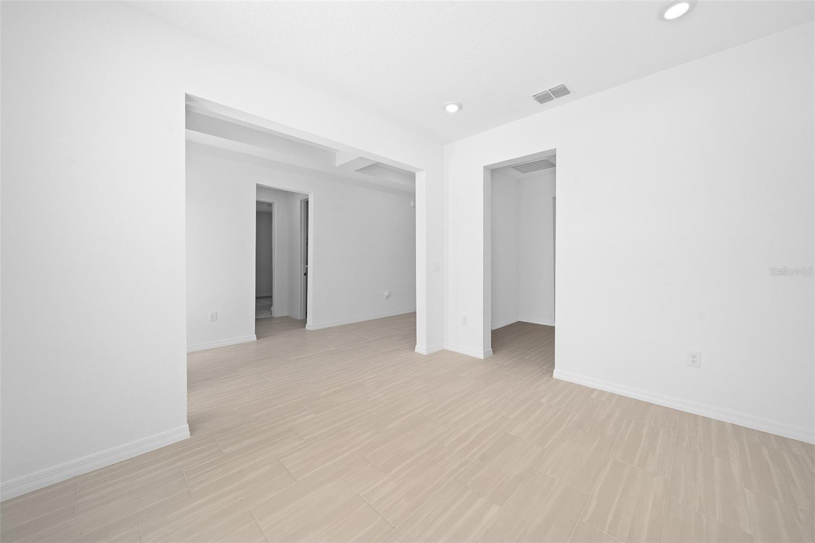 CALESA TOWNSHIP ROAN HILLS PH - Residential
