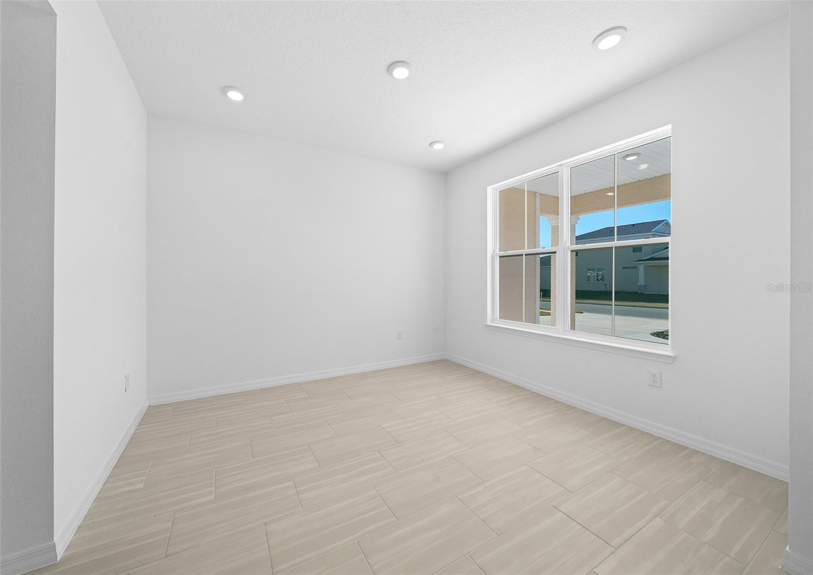CALESA TOWNSHIP ROAN HILLS PH - Residential