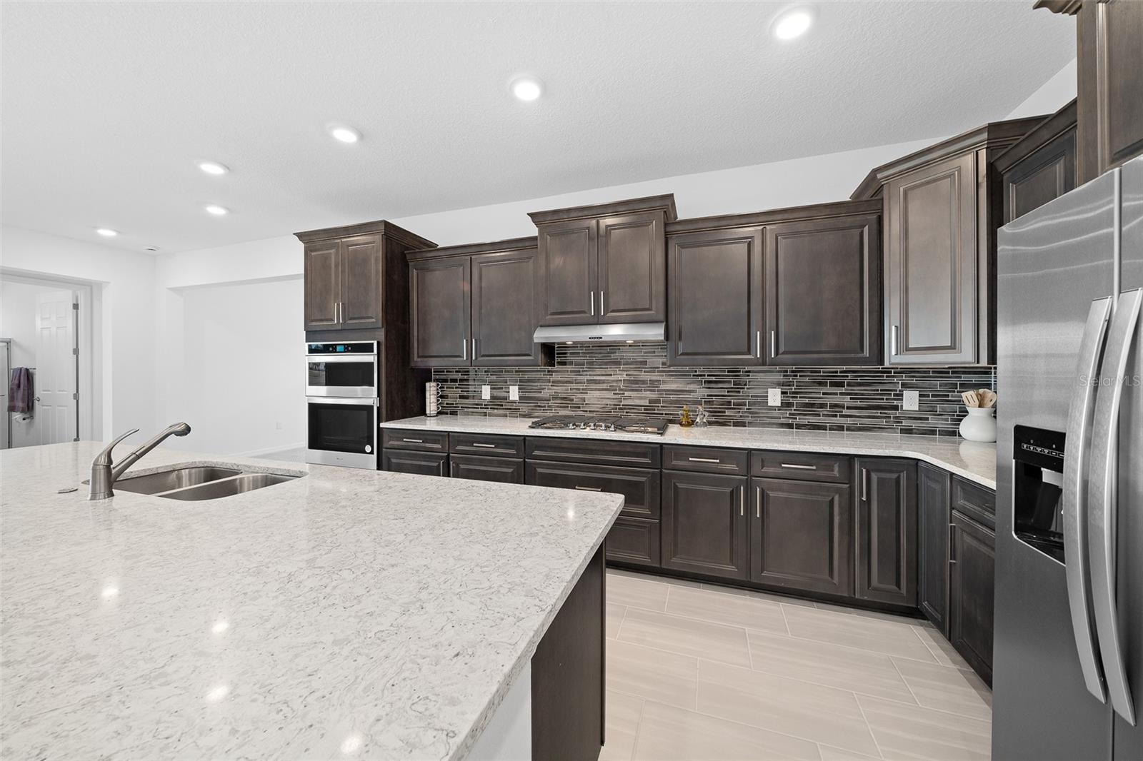 CALESA TOWNSHIP ROAN HILLS PH - Residential