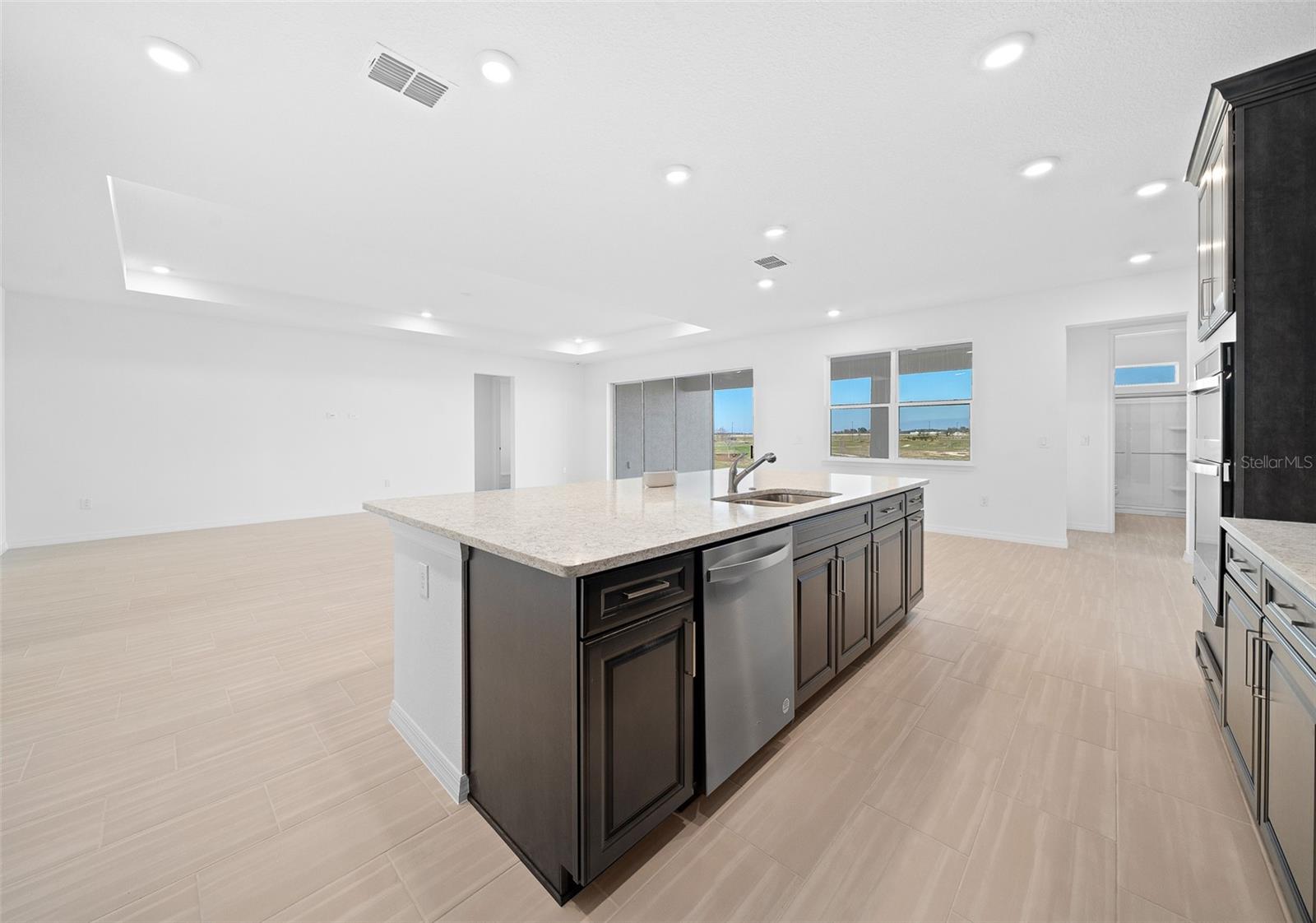 CALESA TOWNSHIP ROAN HILLS PH - Residential
