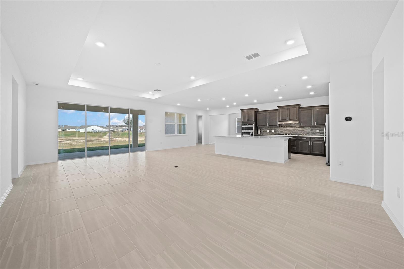 CALESA TOWNSHIP ROAN HILLS PH - Residential