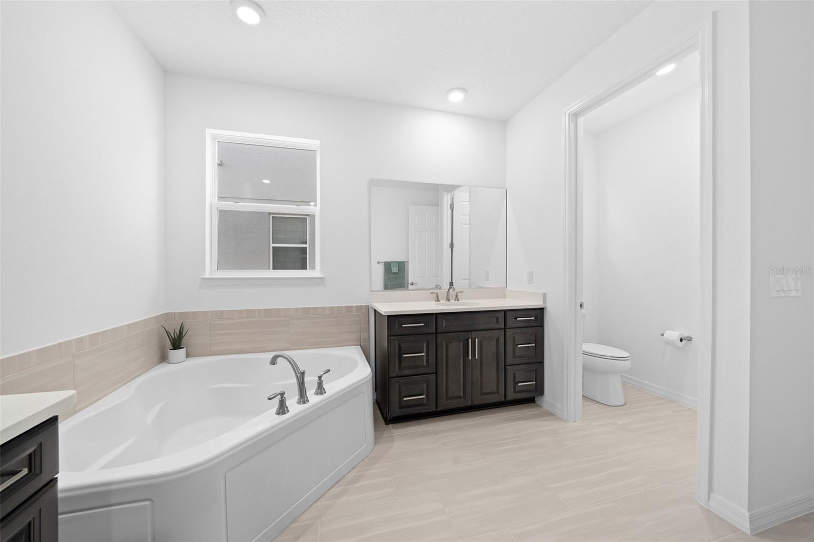 CALESA TOWNSHIP ROAN HILLS PH - Residential
