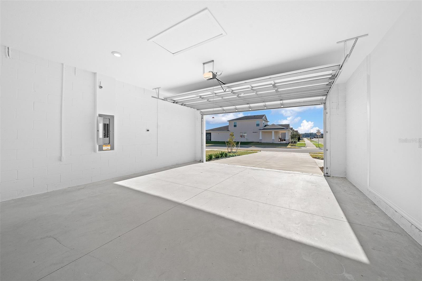 CALESA TOWNSHIP ROAN HILLS PH - Residential