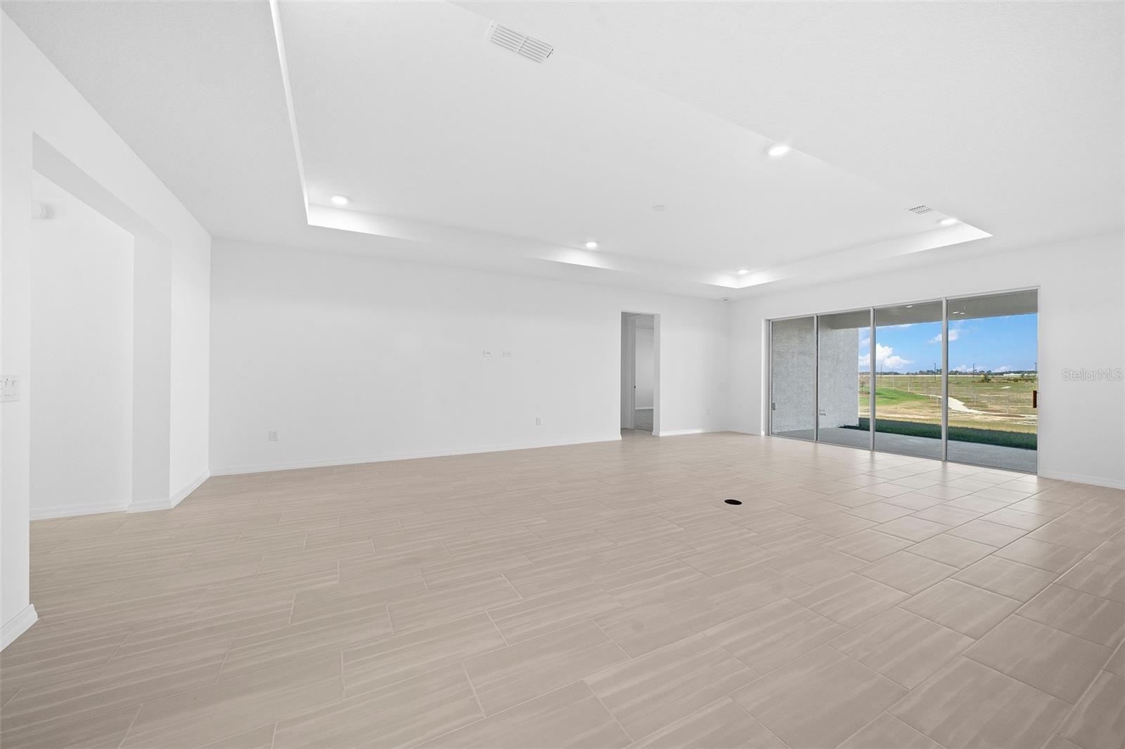 CALESA TOWNSHIP ROAN HILLS PH - Residential