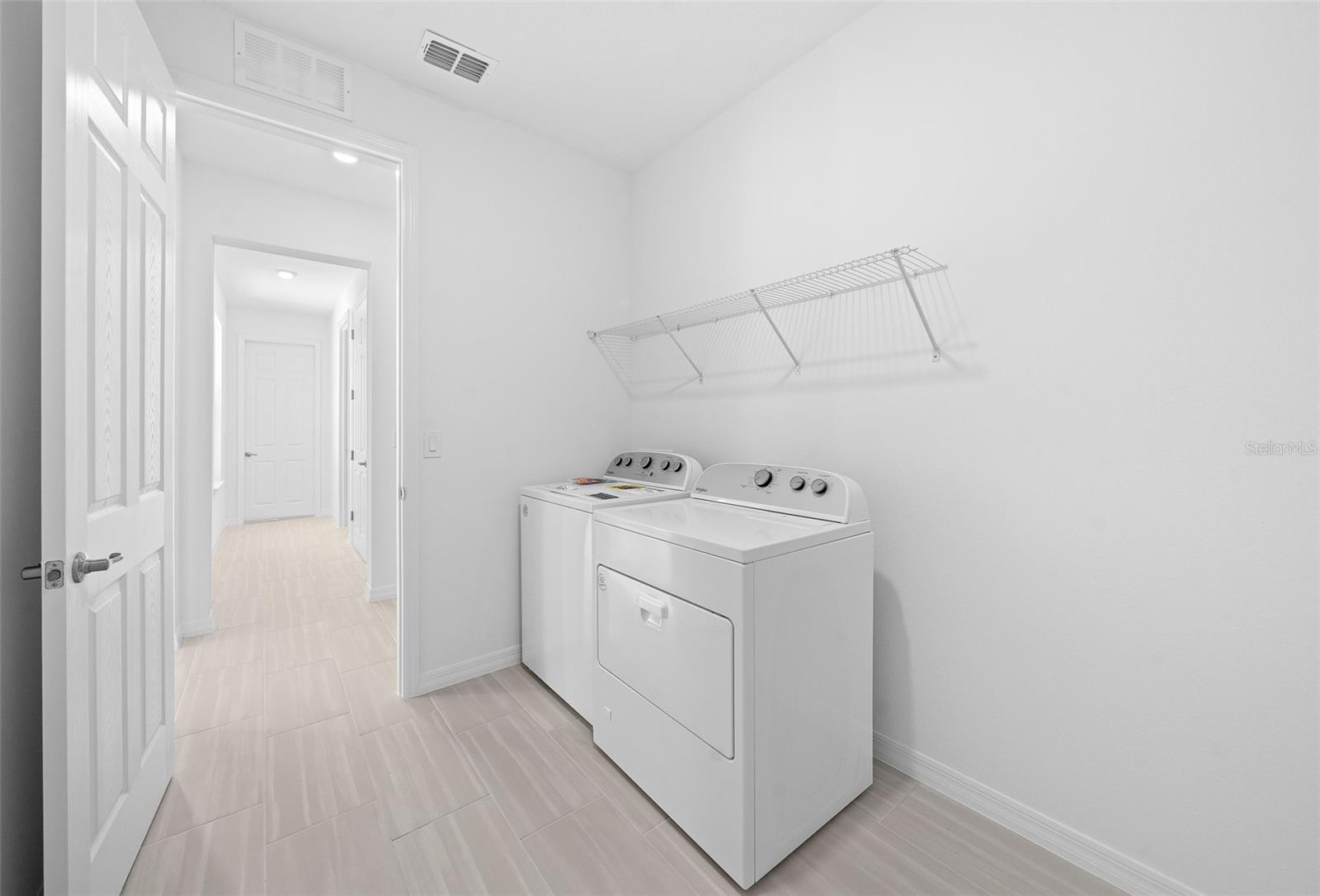 CALESA TOWNSHIP ROAN HILLS PH - Residential