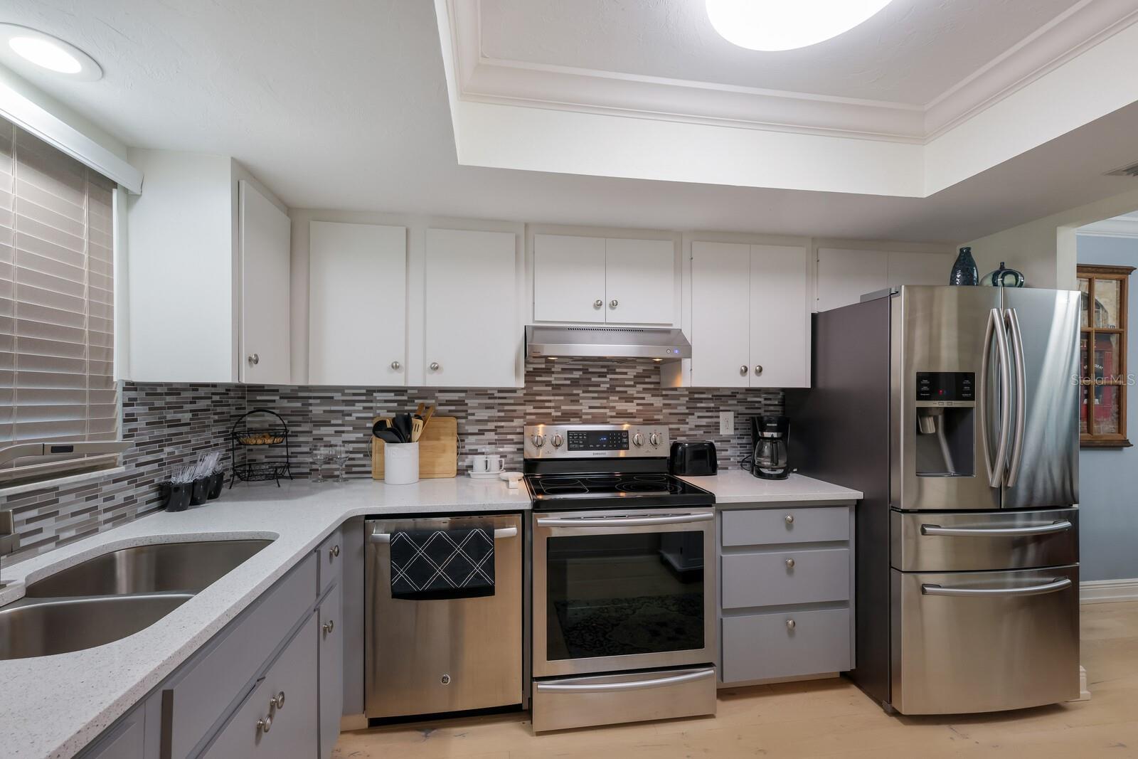 BAYSHORE ON THE LAKE APTS III SEC1 - Residential