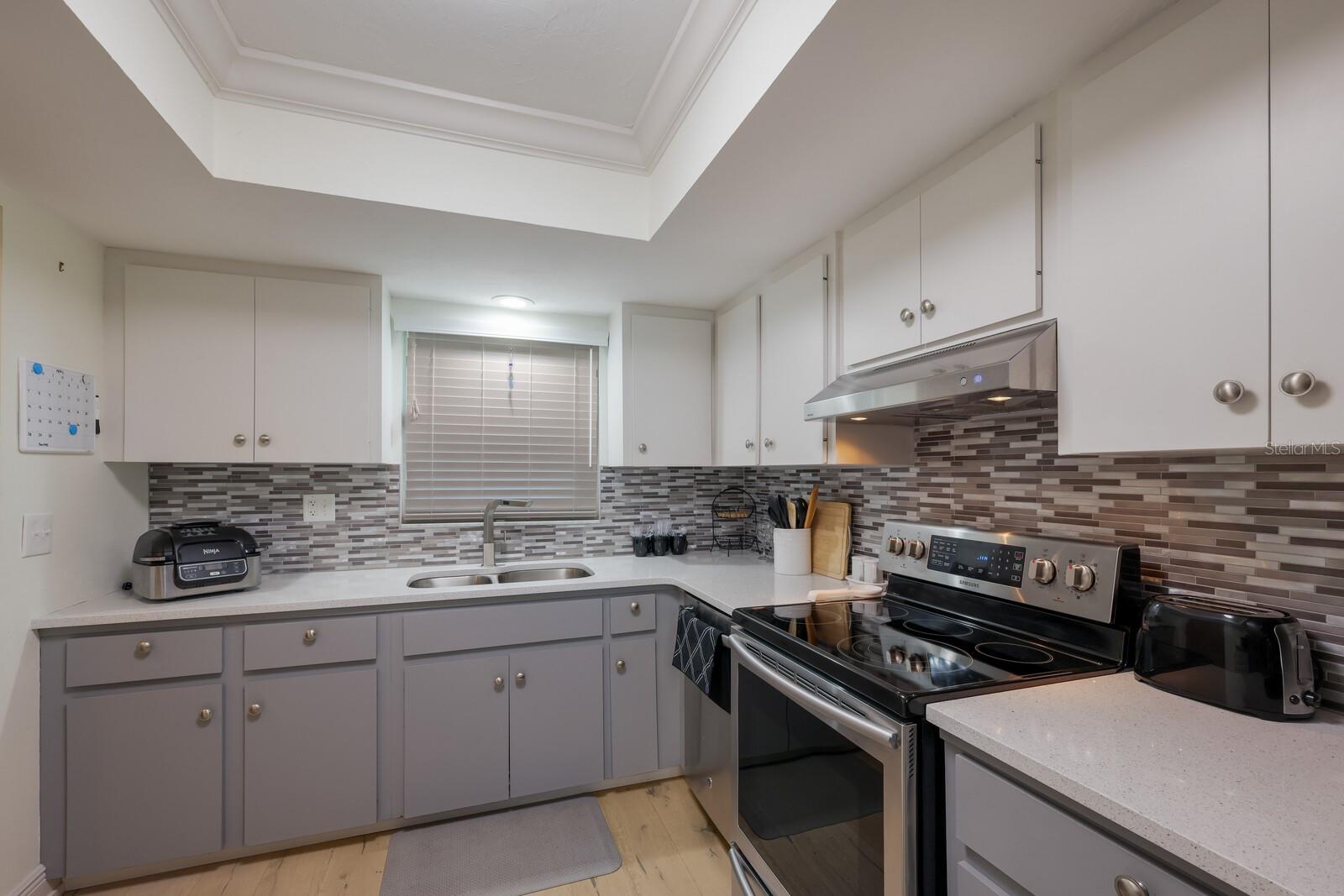 BAYSHORE ON THE LAKE APTS III SEC1 - Residential