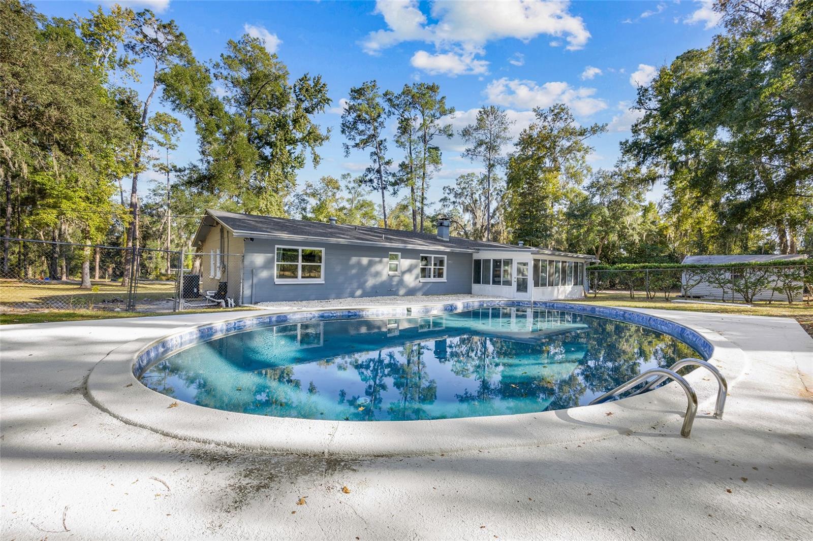 WEST HILLS - Residential