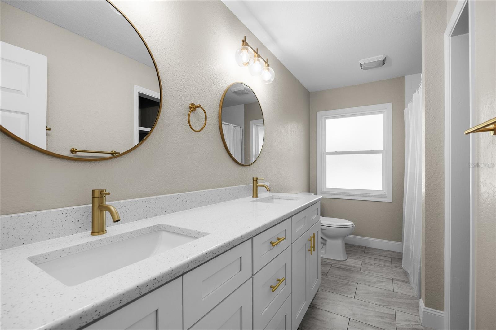 WEST HILLS - Residential