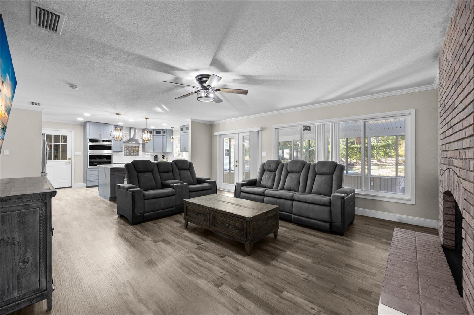 WEST HILLS - Residential