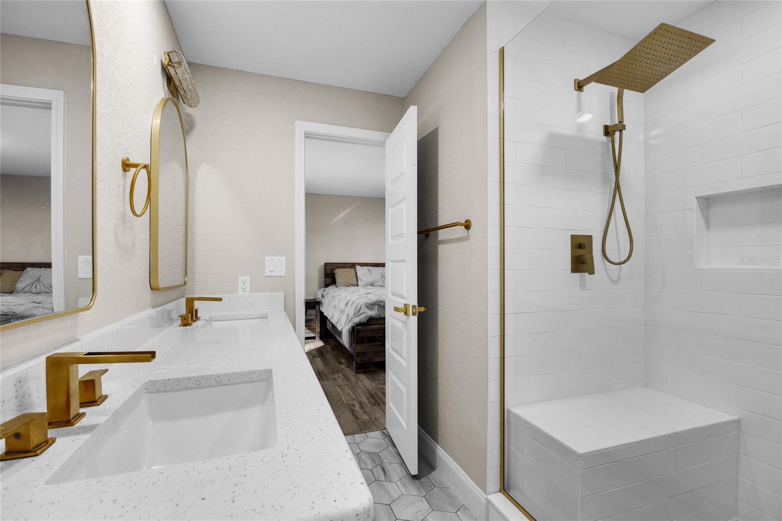 WEST HILLS - Residential