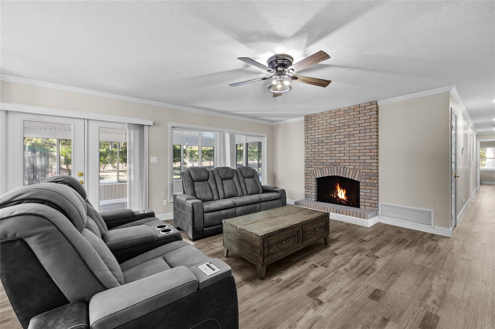 WEST HILLS - Residential