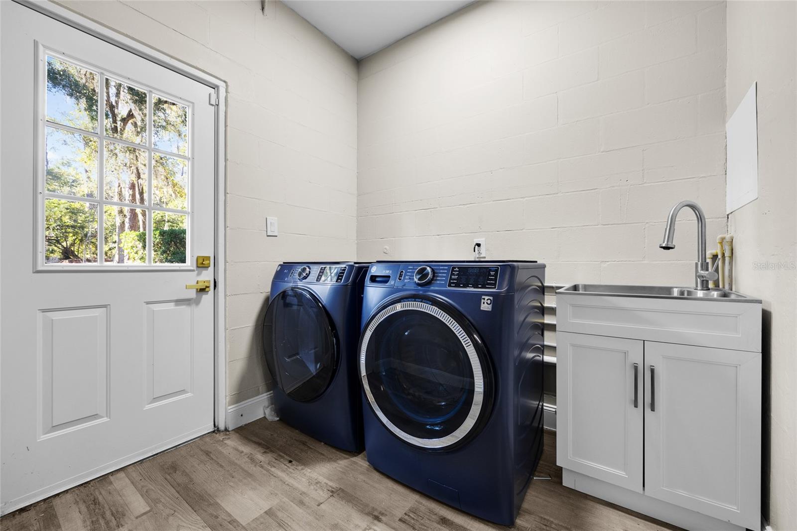 WEST HILLS - Residential