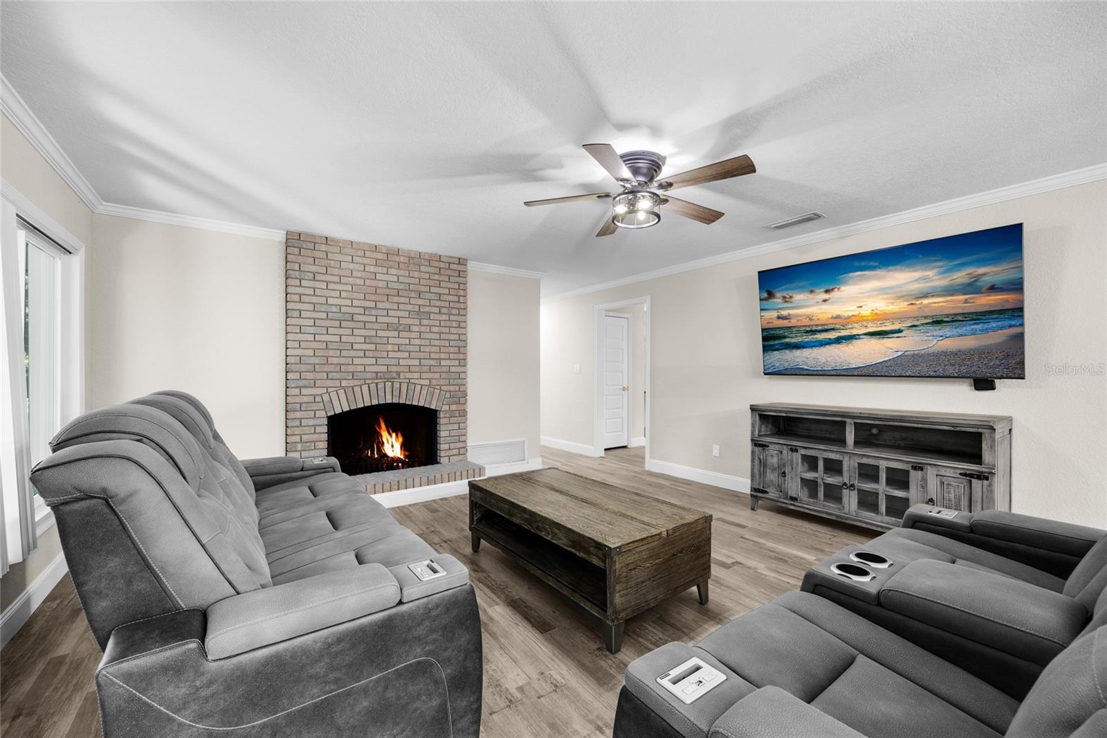 WEST HILLS - Residential