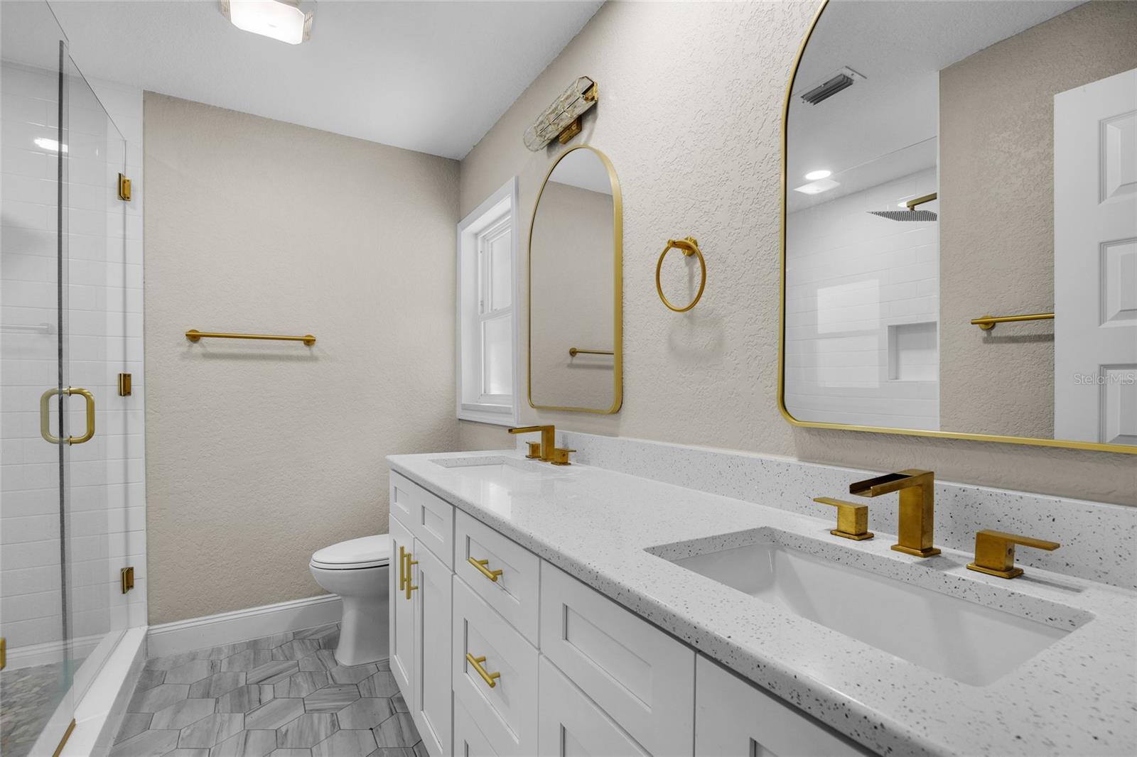 WEST HILLS - Residential