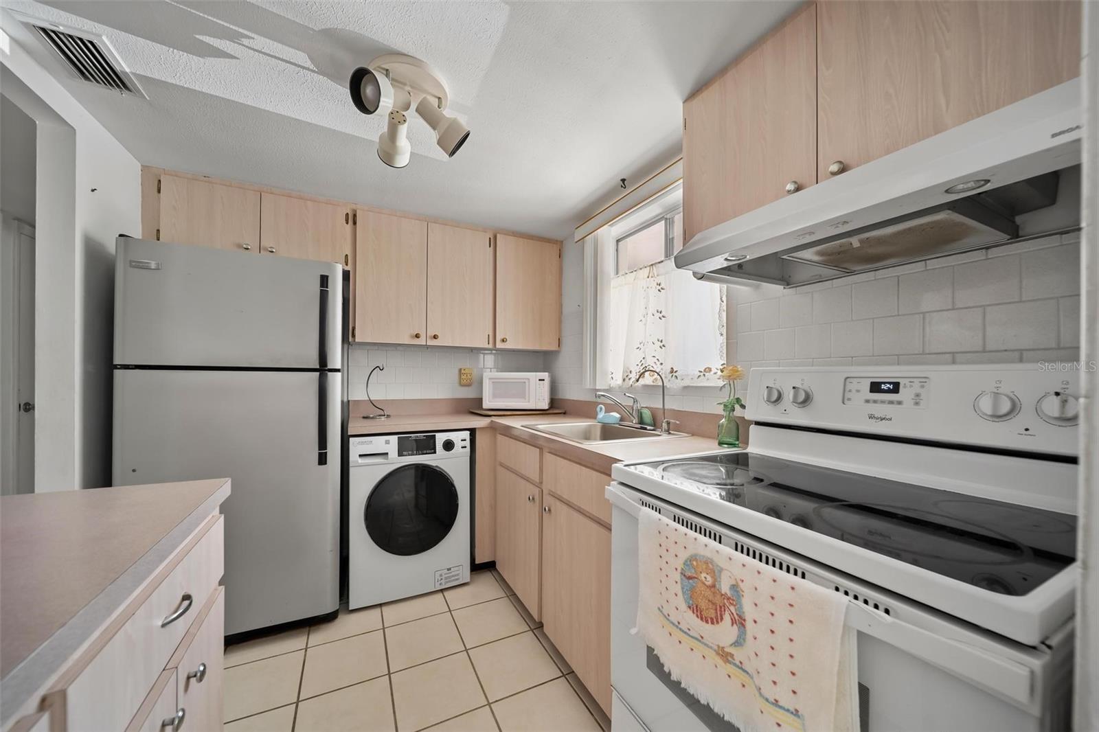 THE FOURTH BAYSHORE - Residential