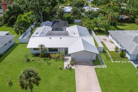 Photo of 426 N Shore Drive, Sarasota, FL 34234 (MLS # A4676229)