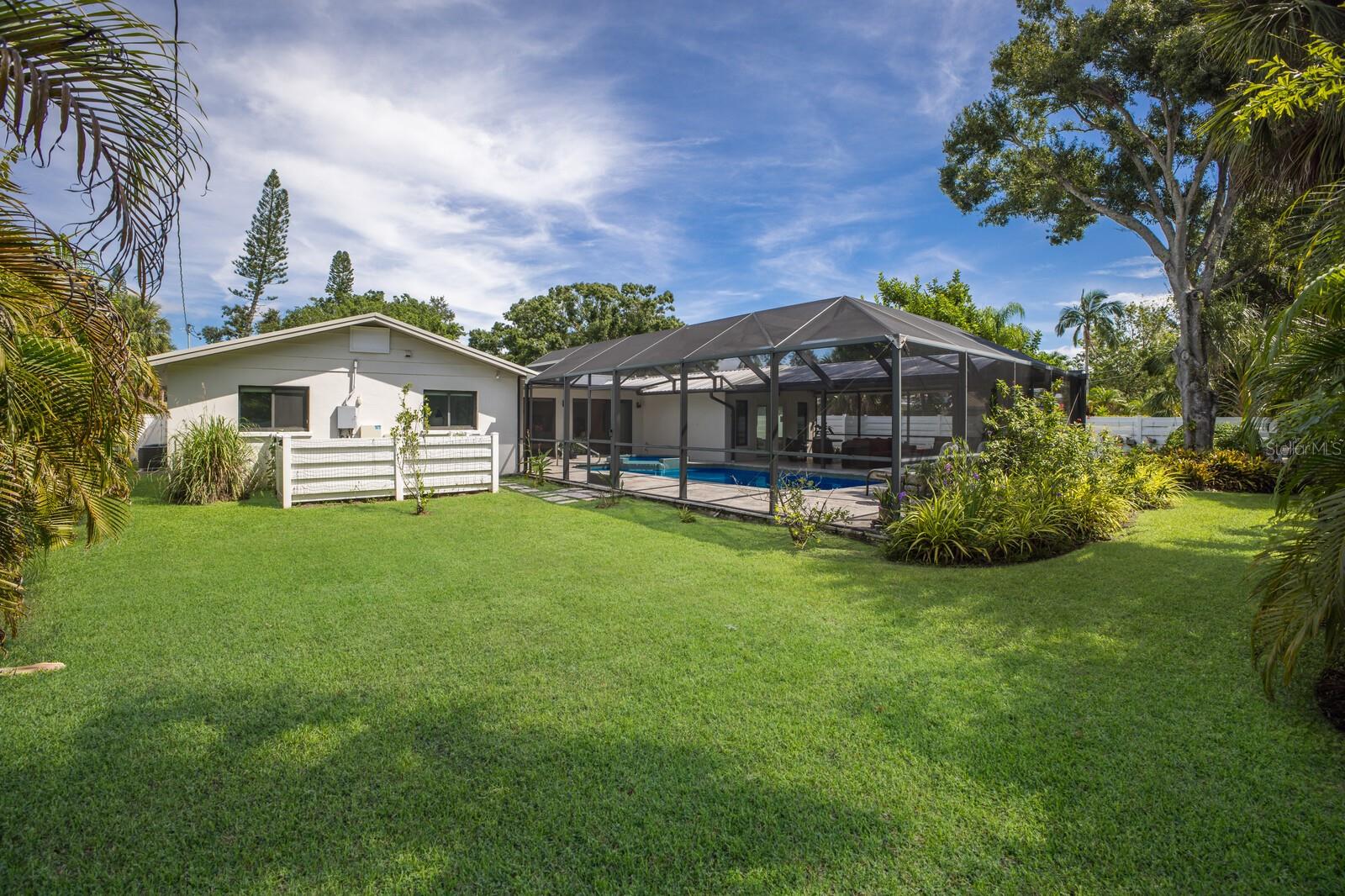 SAPPHIRE SHORES - Residential