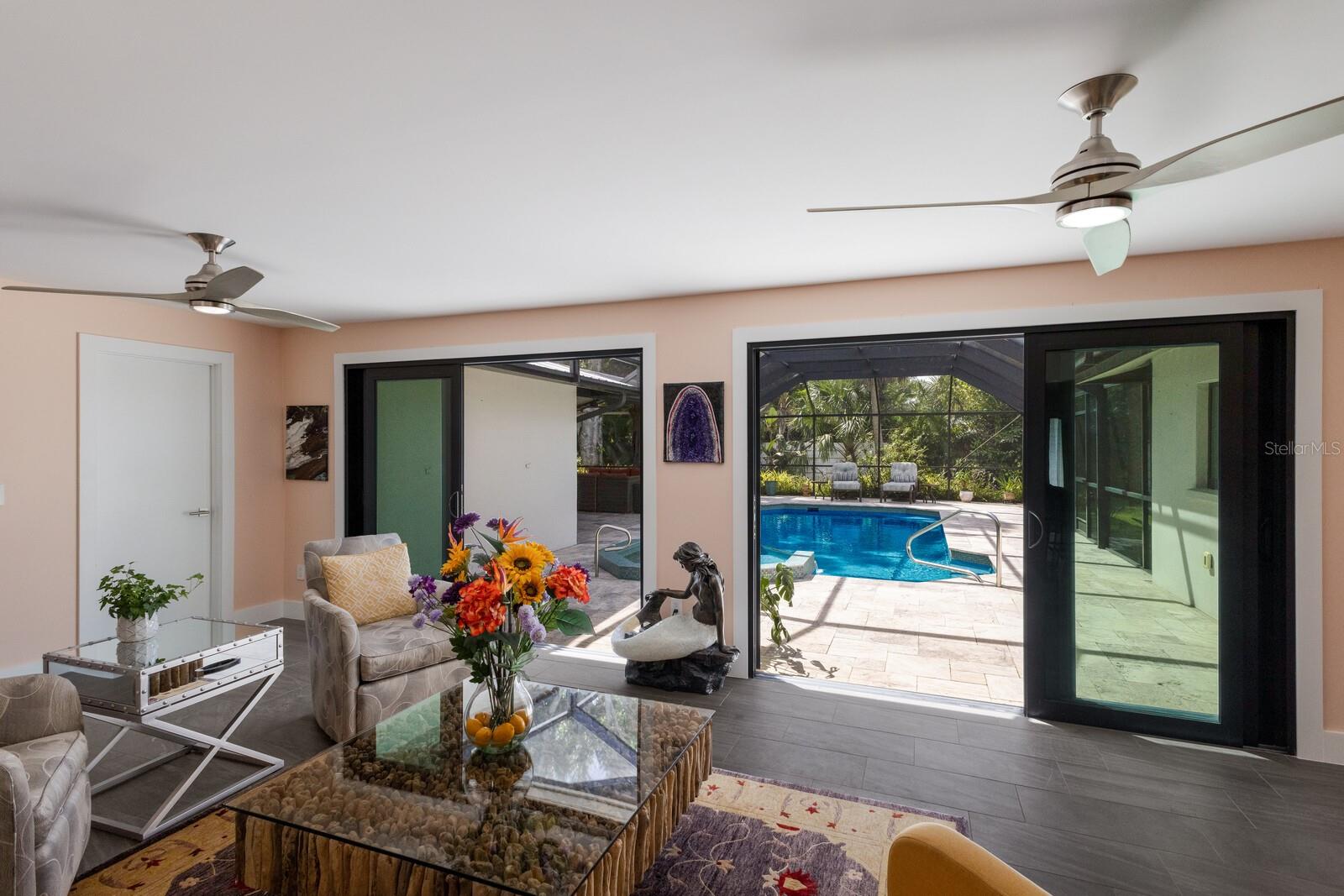 SAPPHIRE SHORES - Residential