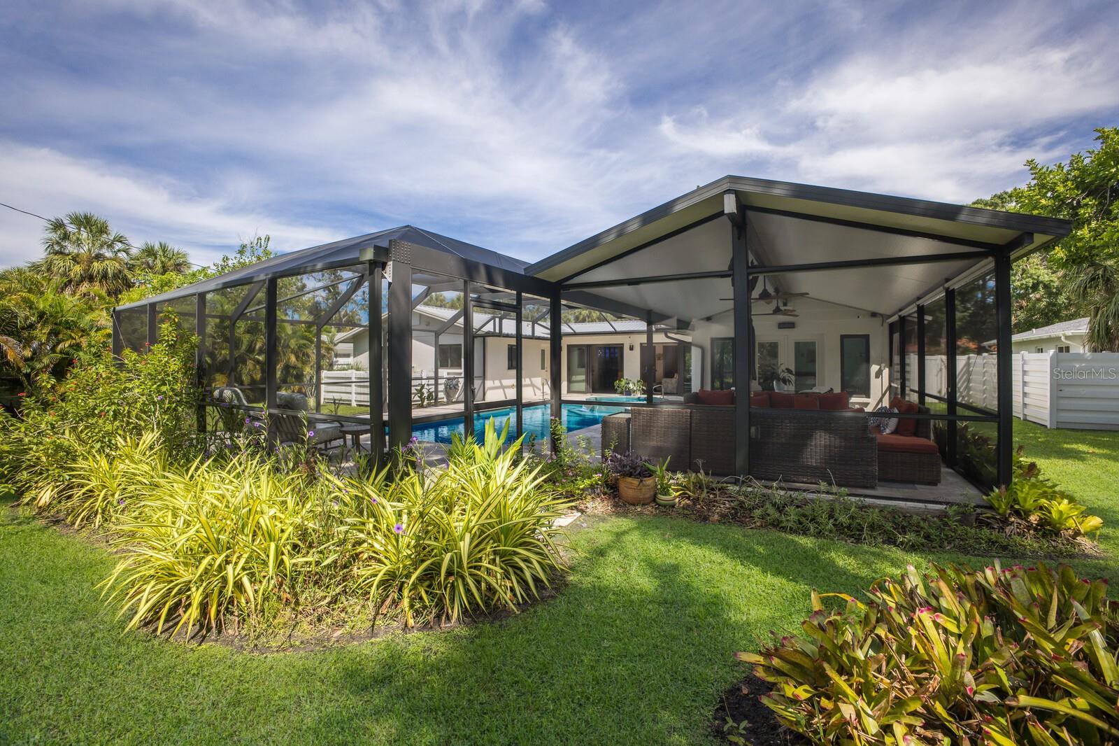 SAPPHIRE SHORES - Residential