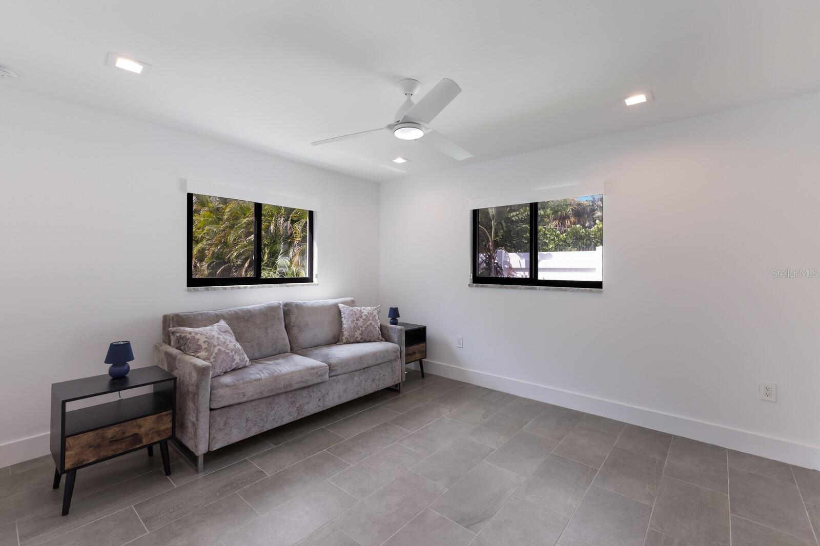 SAPPHIRE SHORES - Residential