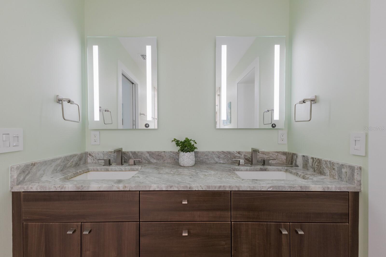 SAPPHIRE SHORES - Residential